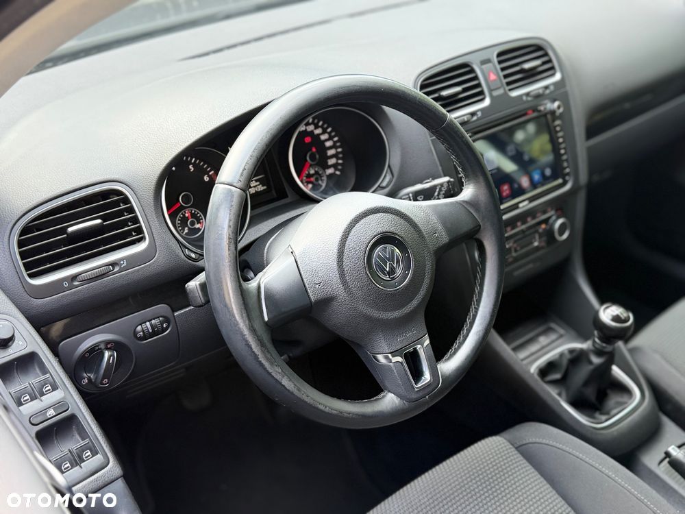 Volkswagen Golf - 6