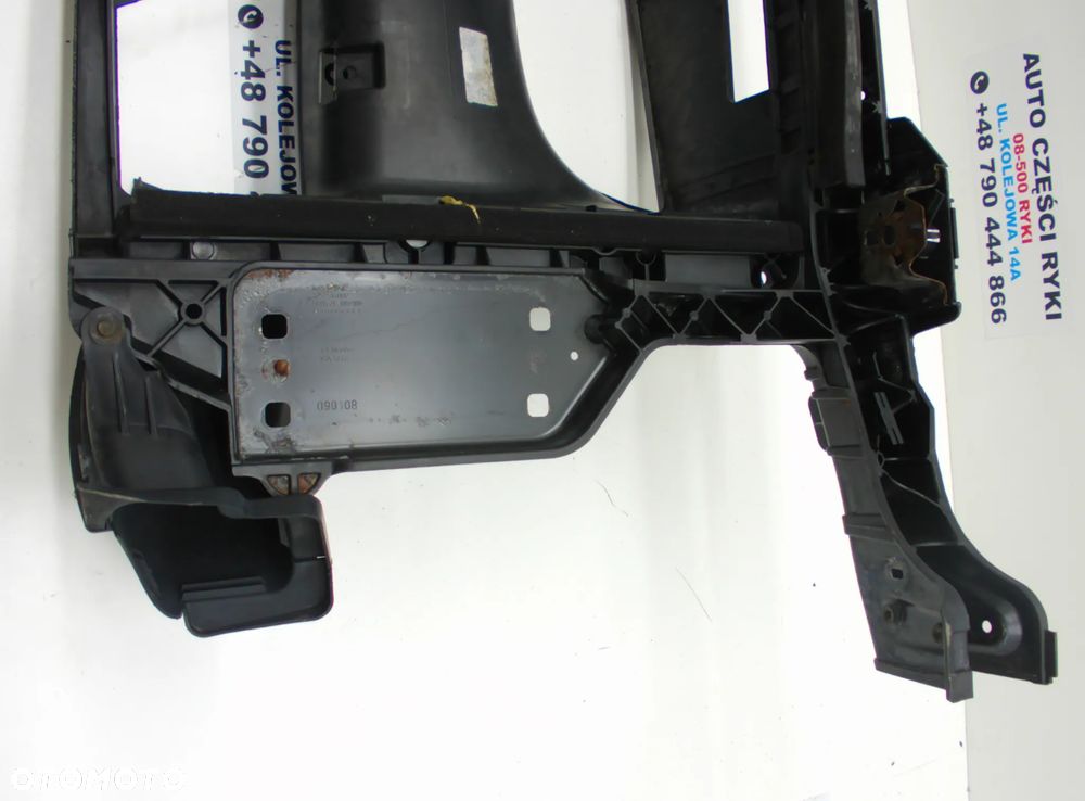 BMW 1 E87 2.0B Pas Przedni - 7