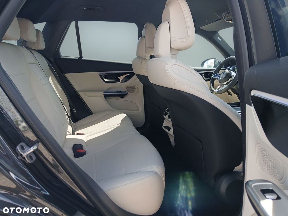Mercedes-Benz GLC 300 e 4Matic 9G-TRONIC Avantgarde Advanced - 25