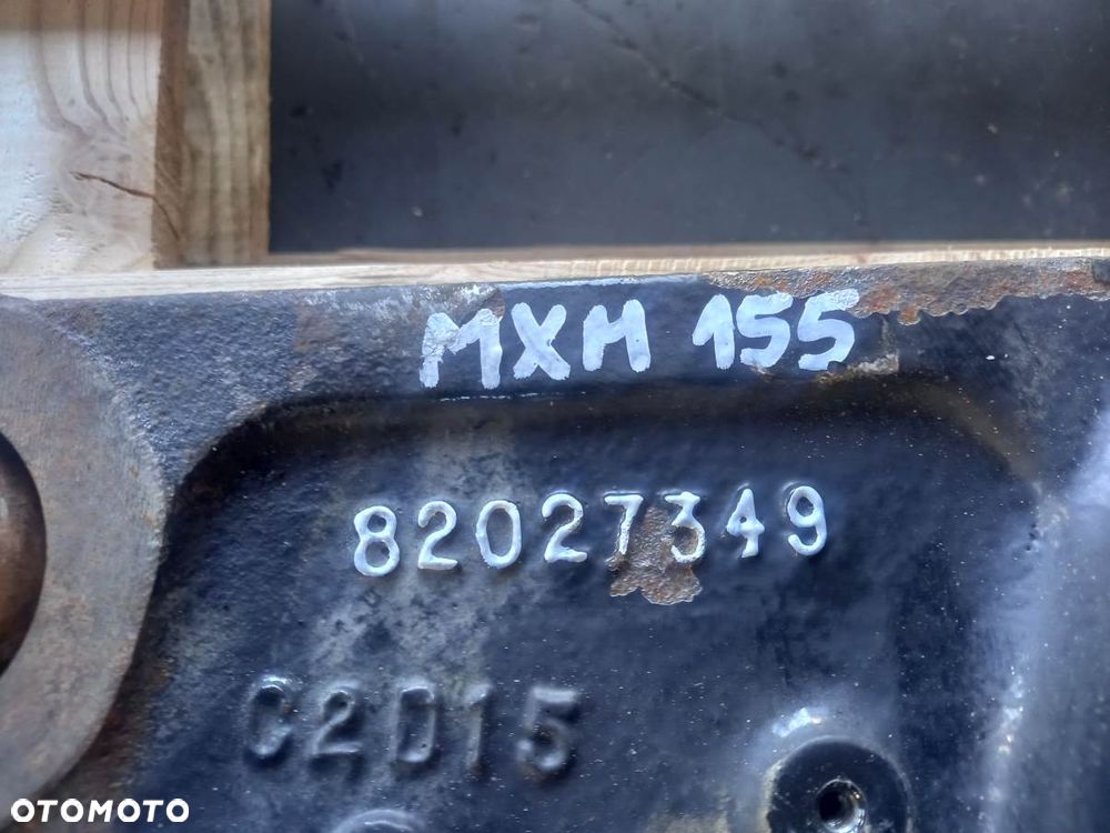 Elementy amortyzacji przedniej osi Case MXM155 - 4