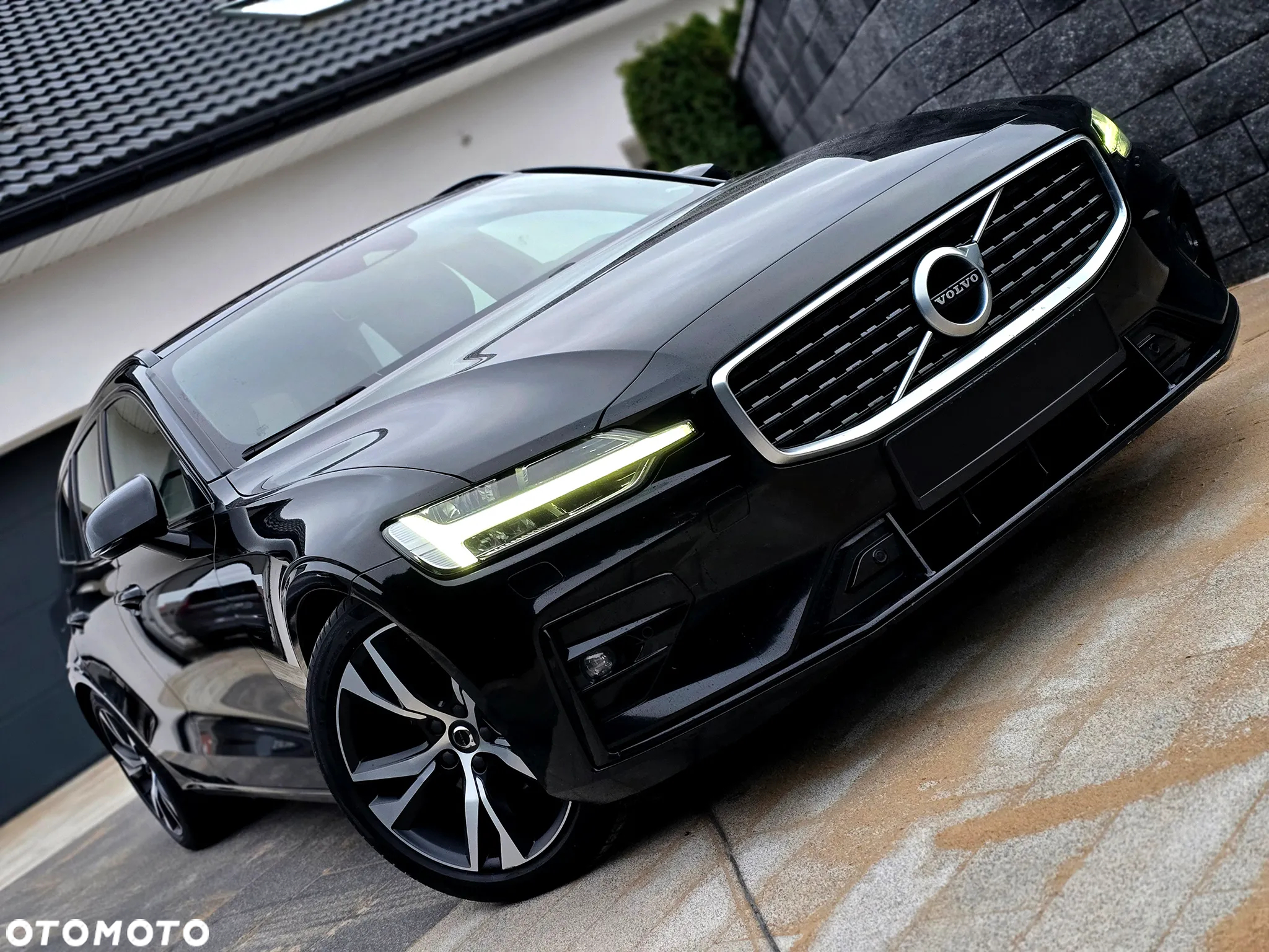 Volvo V60 D4 R-Design - 17