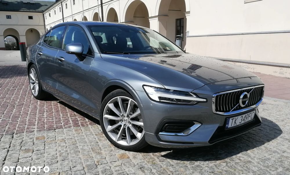 Volvo S60 T6 AWD Dynamic Edition (Momentum) - 1