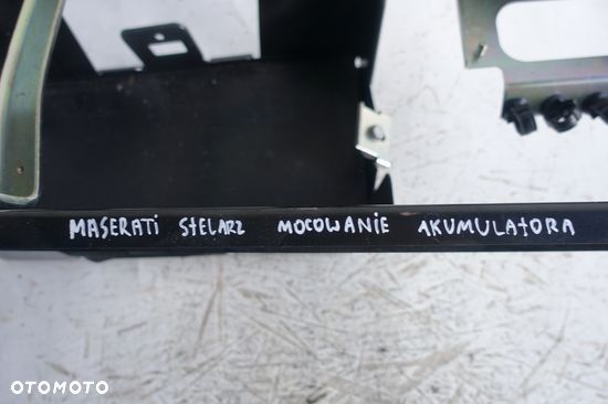 Maserati Granturismo PODSTAWA UCHWYT AKUMULATORA - 2