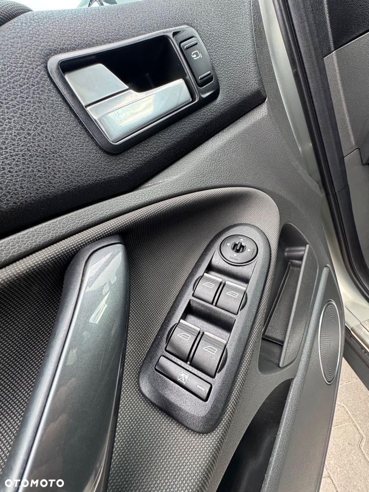 Ford Kuga 2.0 TDCi 4x4 Titanium - 29