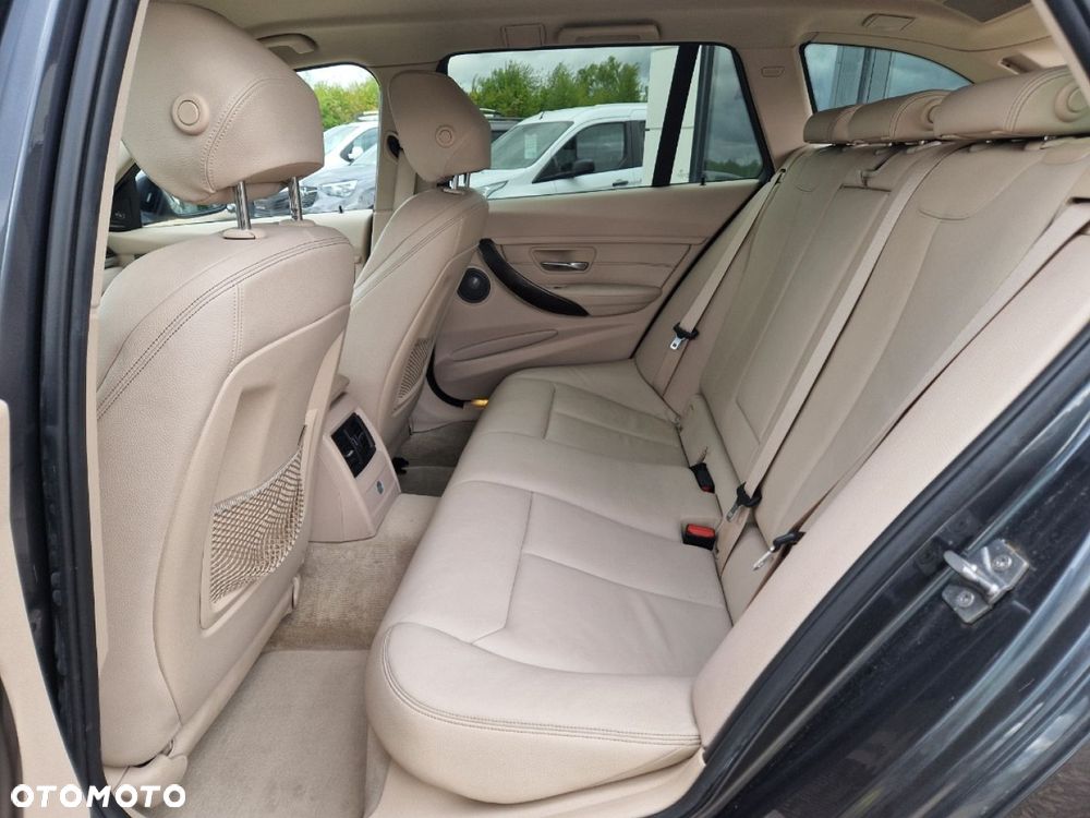 BMW Seria 3 318d Touring Modern Line - 18