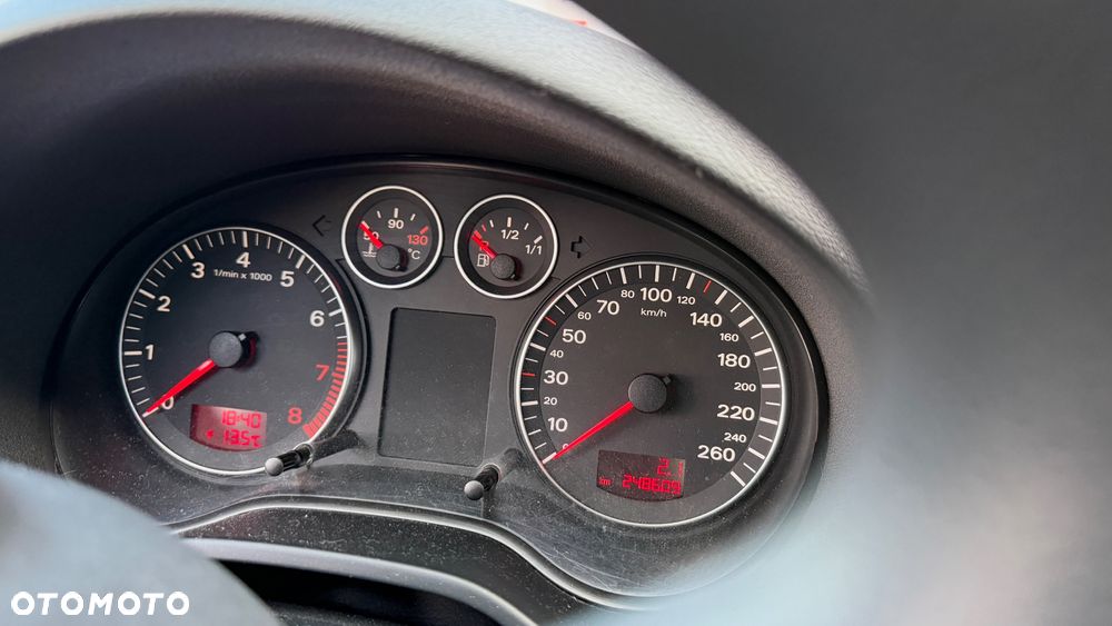 Audi A3 3-drzwiowe 1.6 Ambition - 13