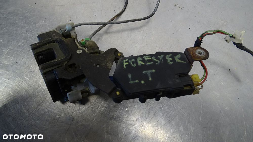 ZAMEK LEWY TYŁ DRZWI SUBARU FORESTER I 2.0 - 1