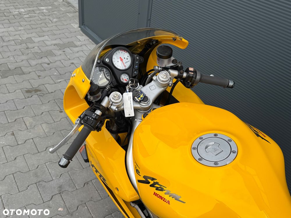 Honda VTR - 18