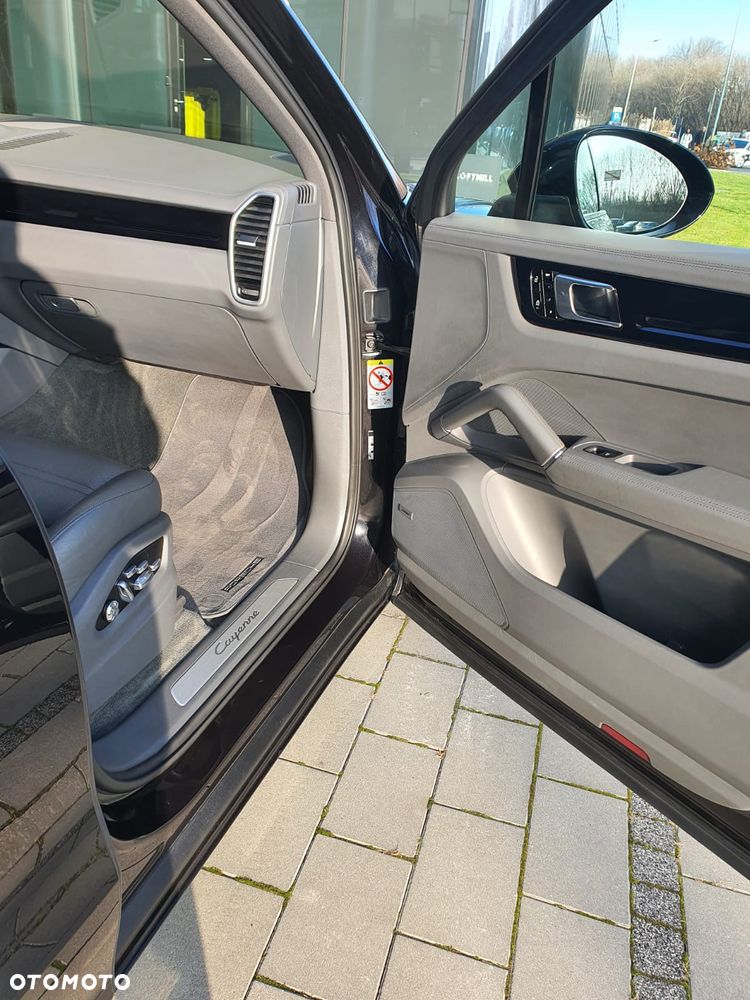 Porsche Cayenne Platinum Edition - 7
