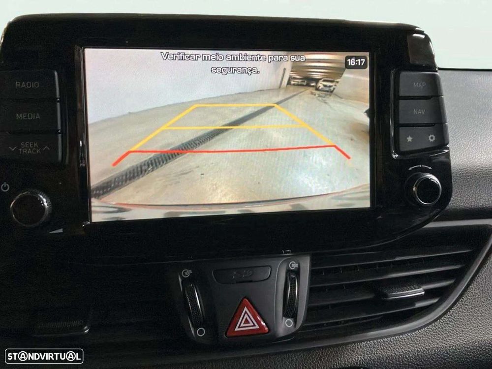 Hyundai i30 Fastback - 13