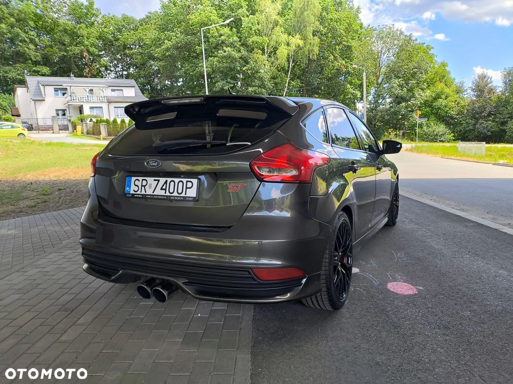 Ford Focus 2.0 EcoBoost ST-2 - 9