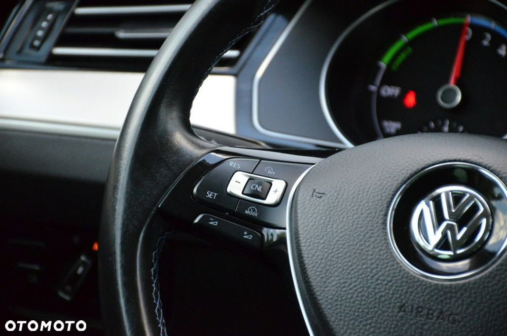 Volkswagen Passat - 32