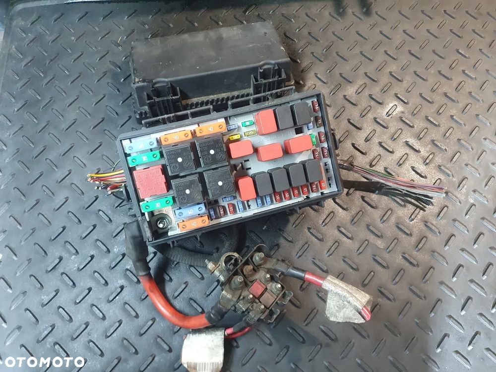 FIAT GRANDE PUNTO 05-11 1.3 JTD 51775622 SKRZYNKA BEZPIECZNIKÓW + WTYCZKI INSTALACJA - 1