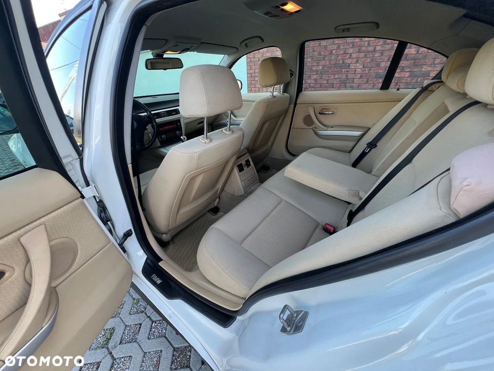 BMW Seria 3 318i - 18