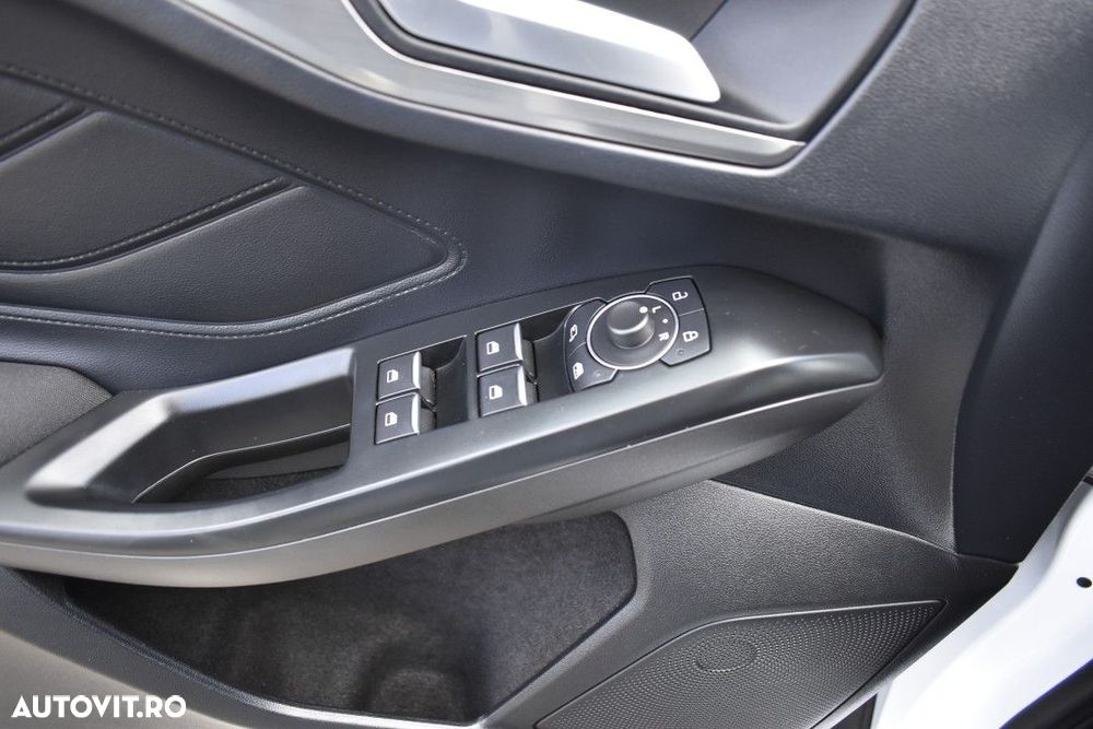 Ford Focus 1.0 EcoBoost 6MT MHEV Titanium - 41