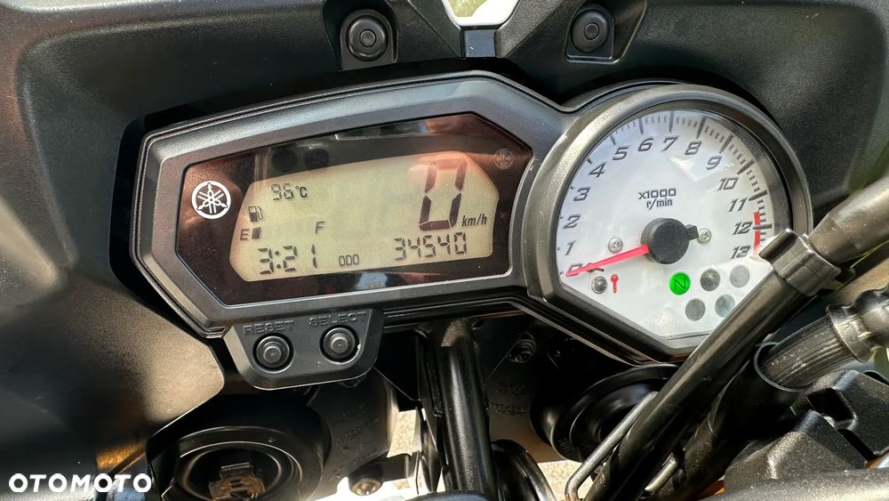 Yamaha FZ8 - 9