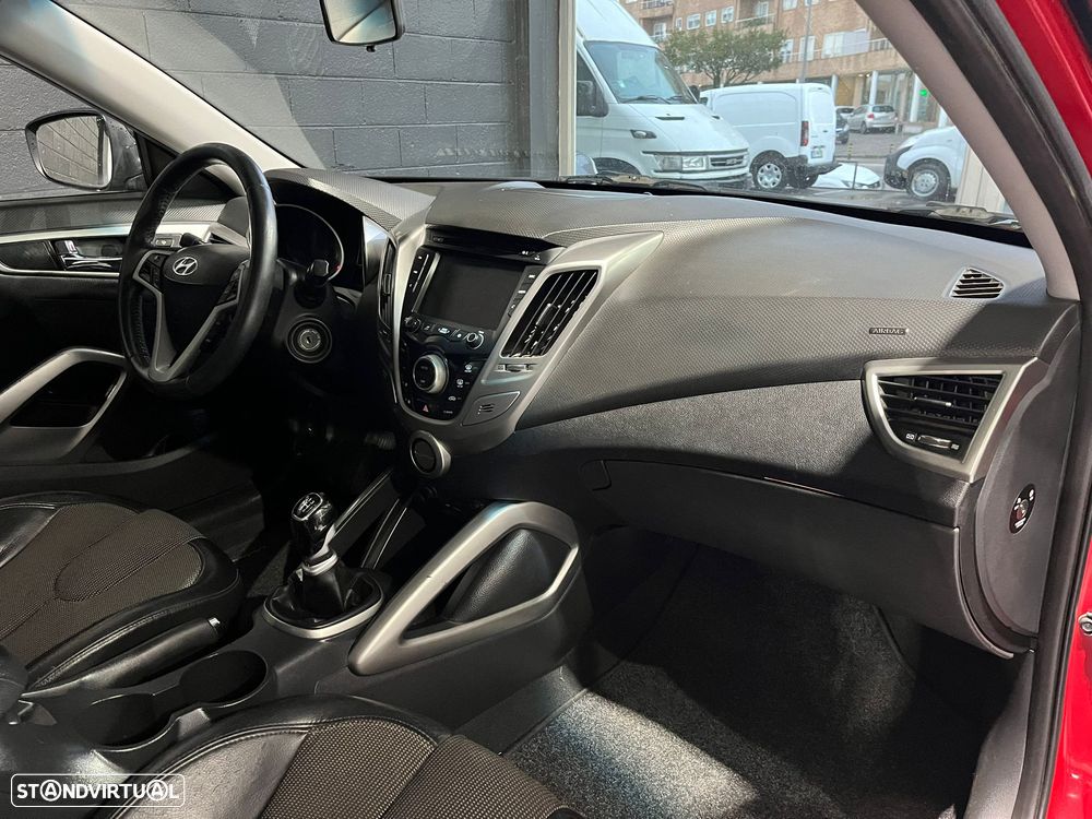 Hyundai Veloster 1.6 Style - 28