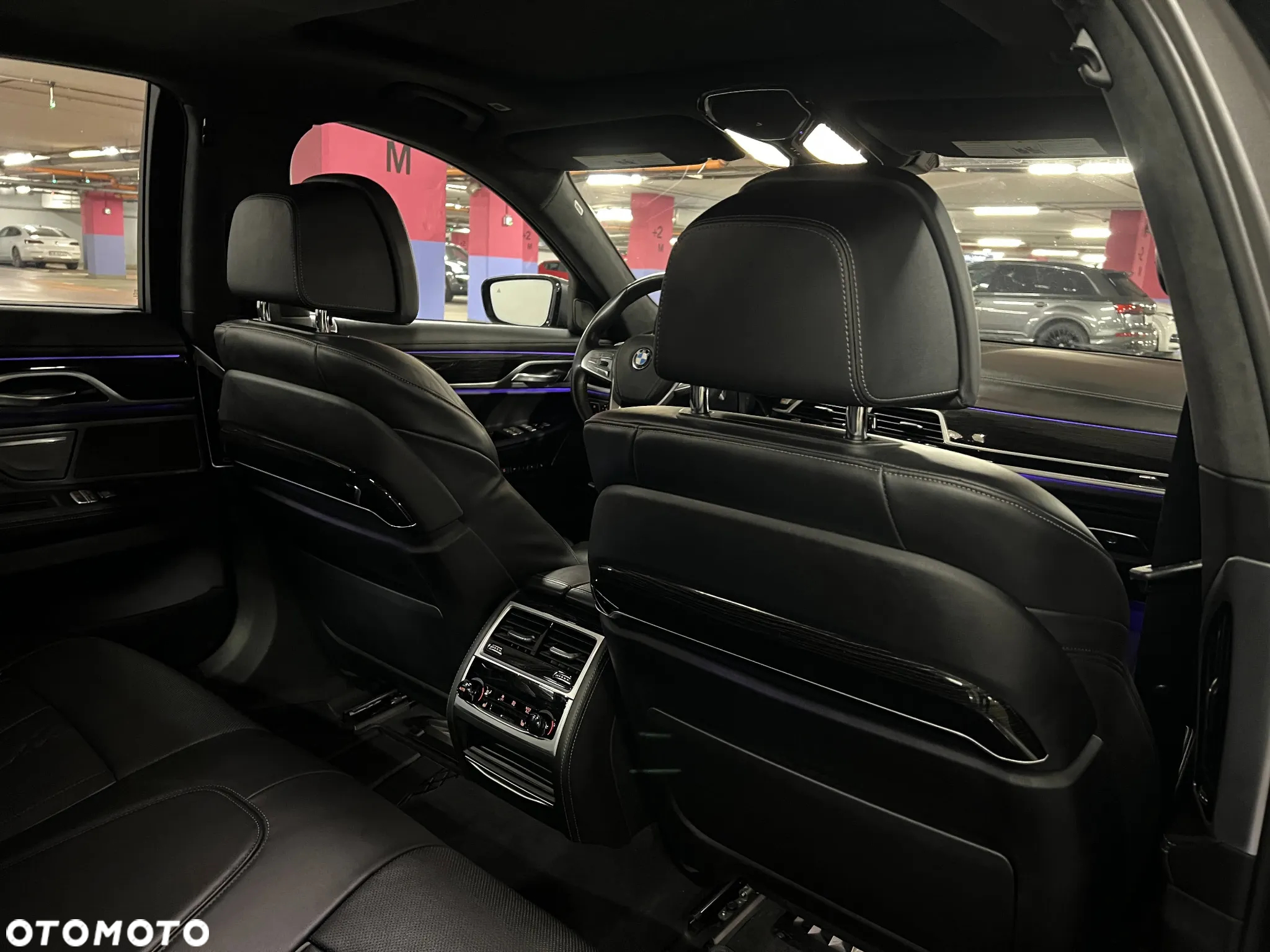 BMW Seria 7 750i xDrive - 20
