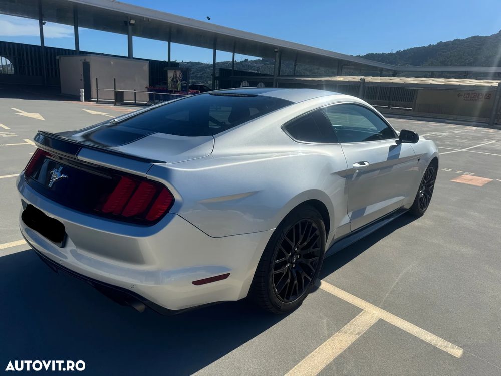 Ford Mustang - 4