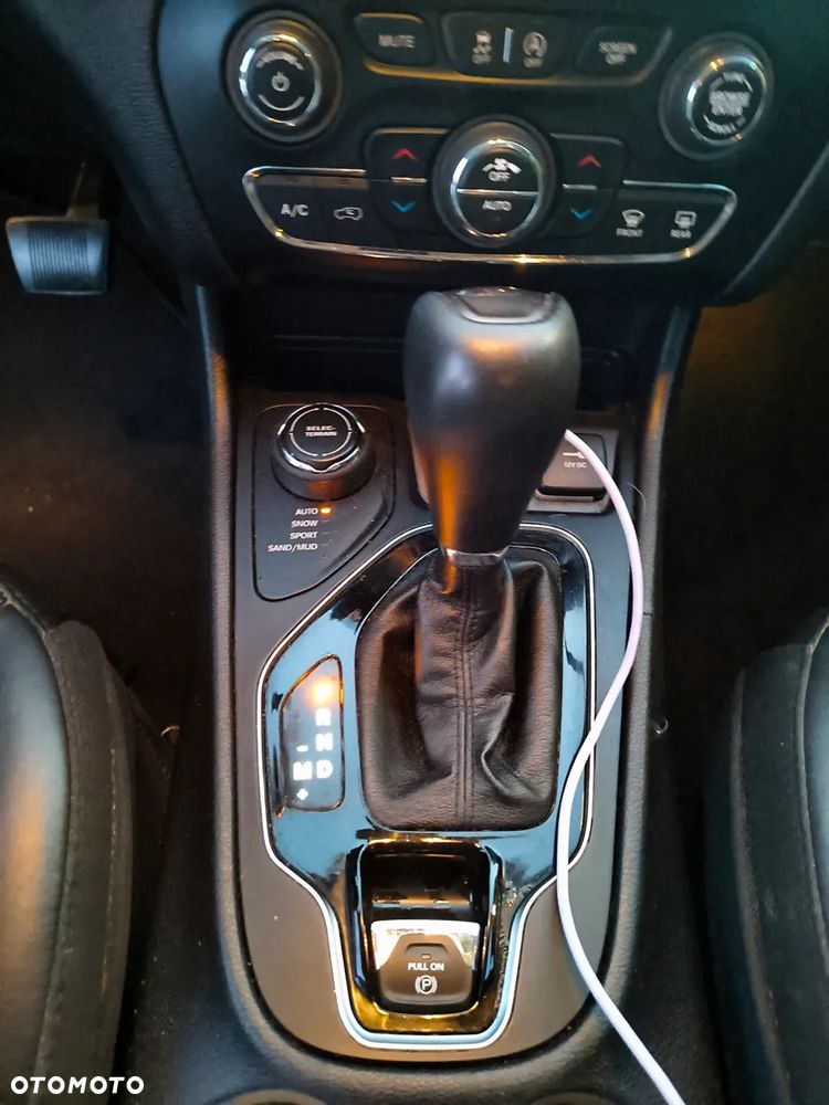 Jeep Cherokee 3.2 V6 Pentastar Active Drive I Automatik Limited - 27
