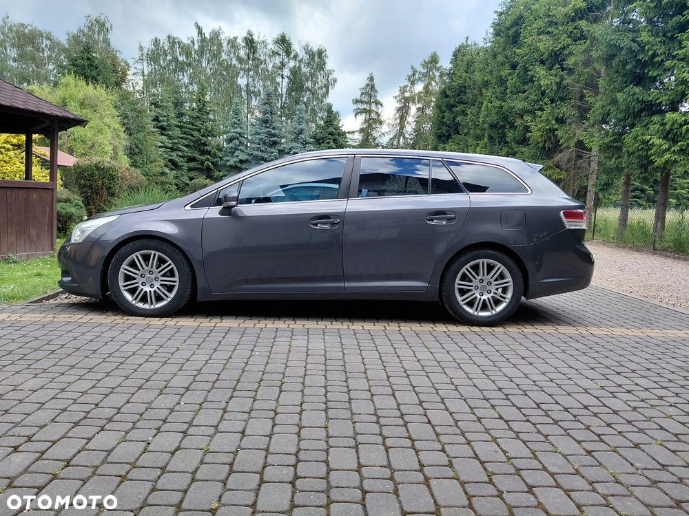 Toyota Avensis - 16