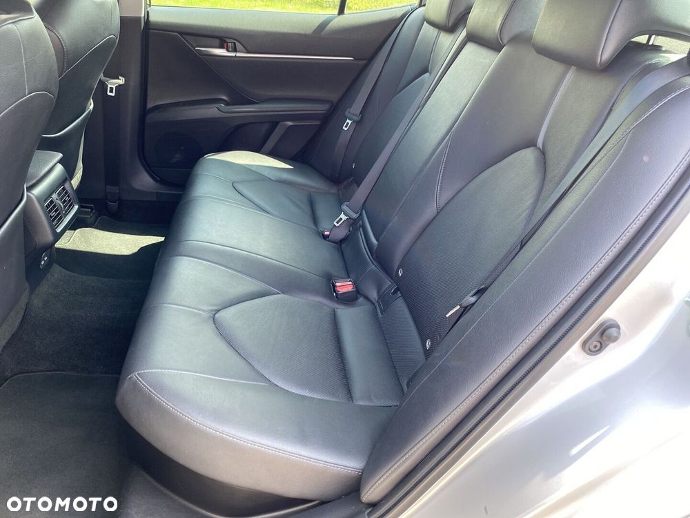 Toyota Camry 2.5 Hybrid Executive CVT - 21