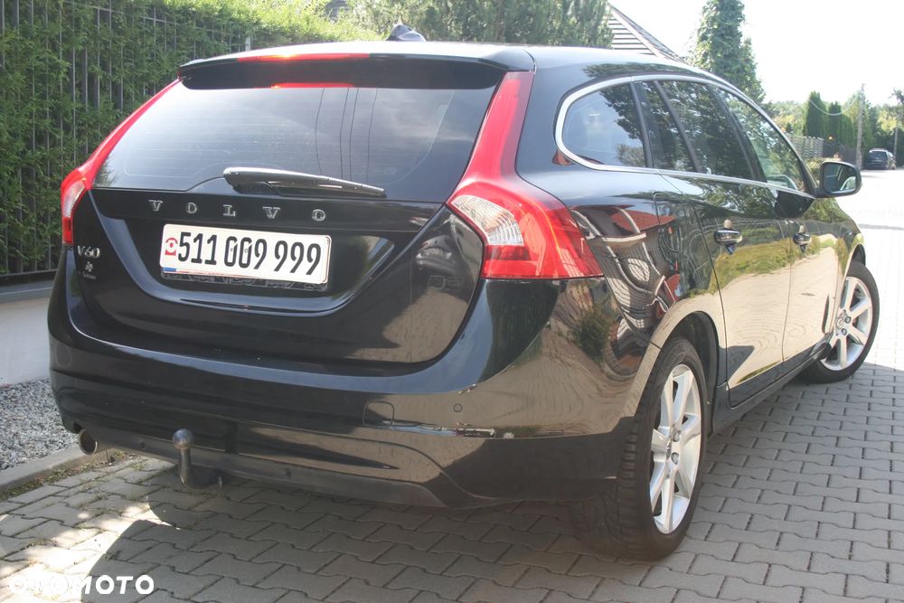 Volvo V60 D3 Drive-E Dynamic Edition (Momentum) - 32