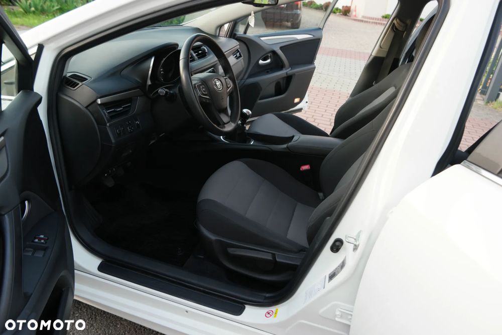 Toyota Avensis 1.8 Active - 20