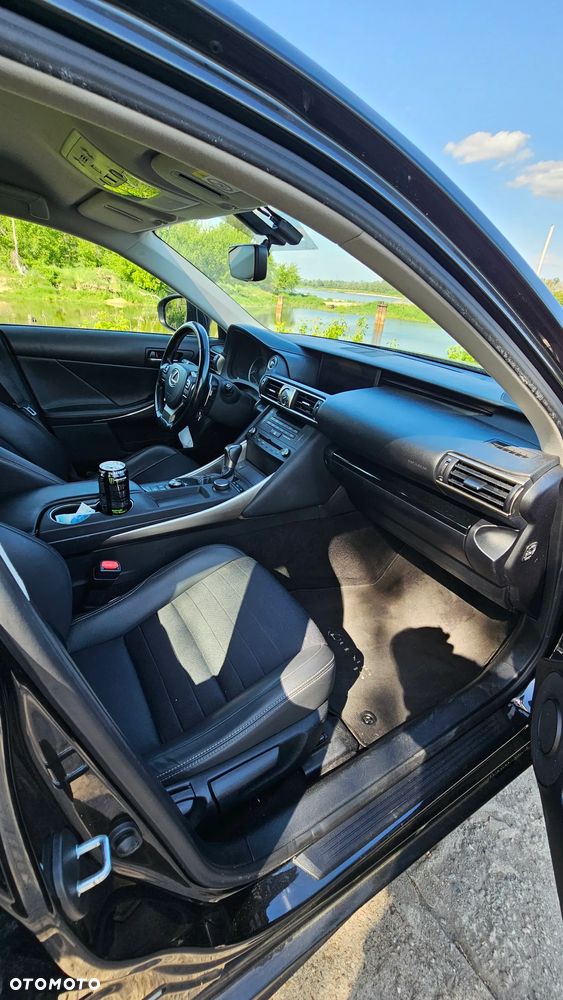 Lexus IS 300h Business Edition - 20