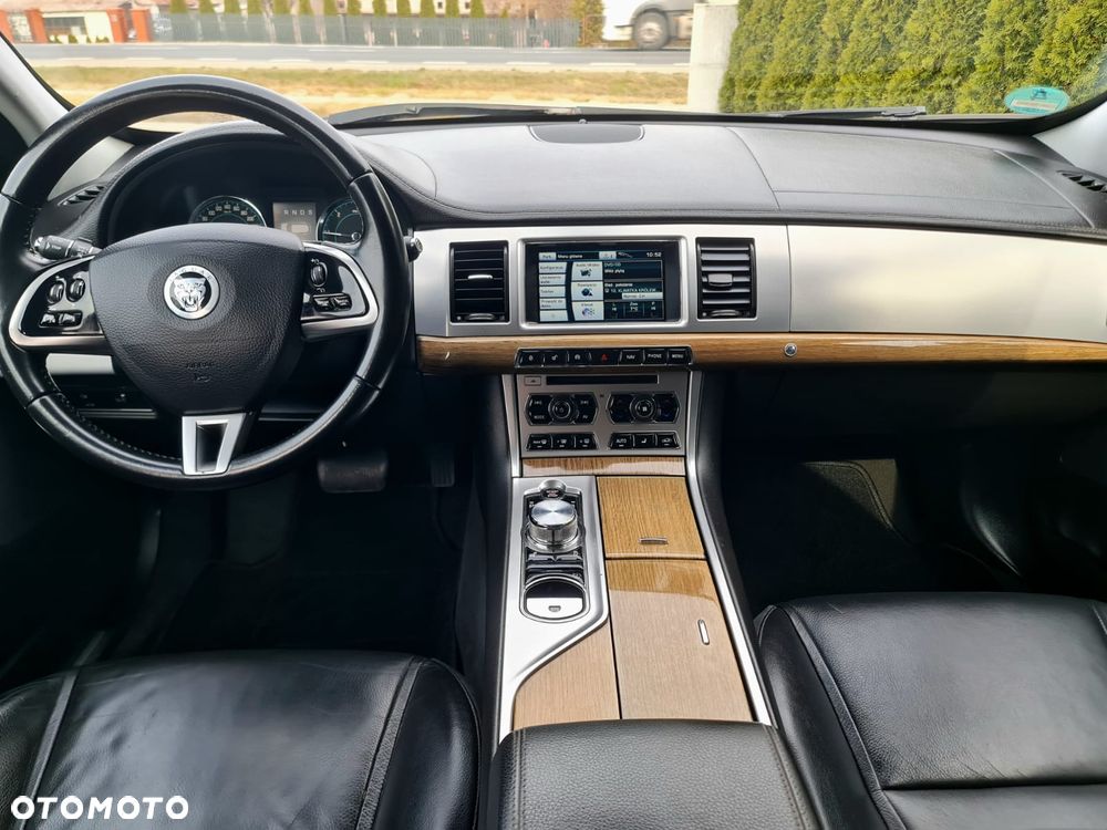 Jaguar XF 2.2 D R-Sport - 8