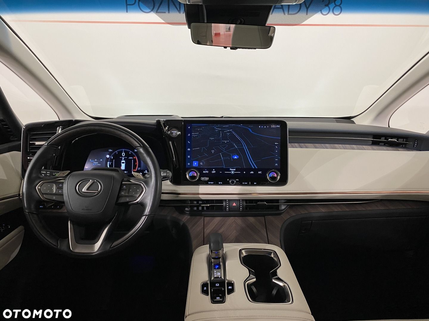 Lexus LM - 11