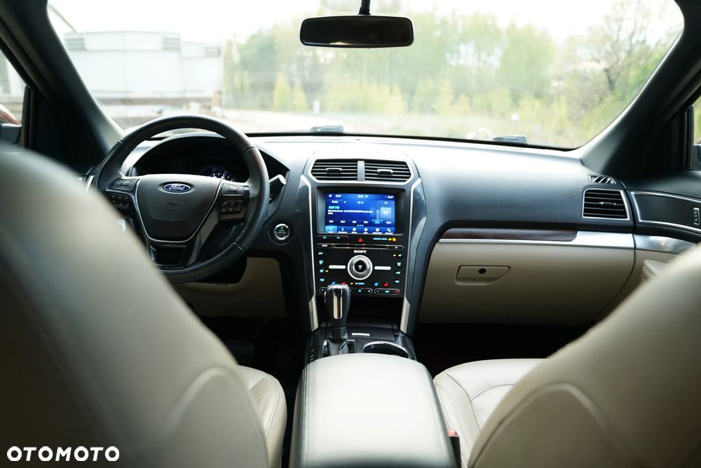 Ford Explorer - 24