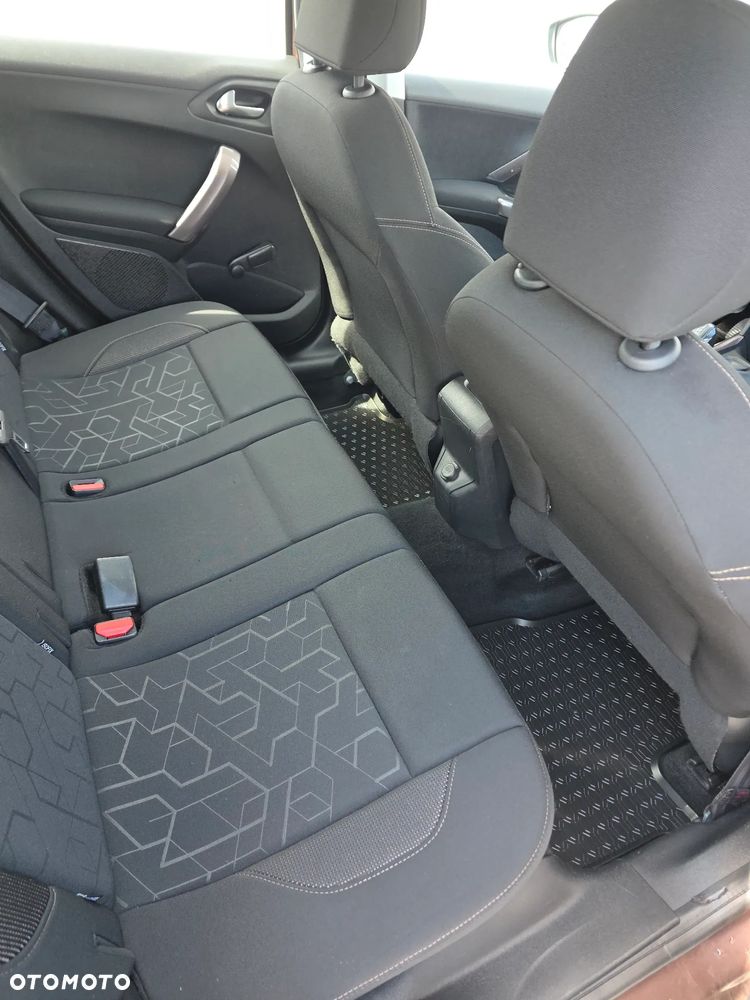 Peugeot 2008 1.6 e-HDi Active S&S - 10