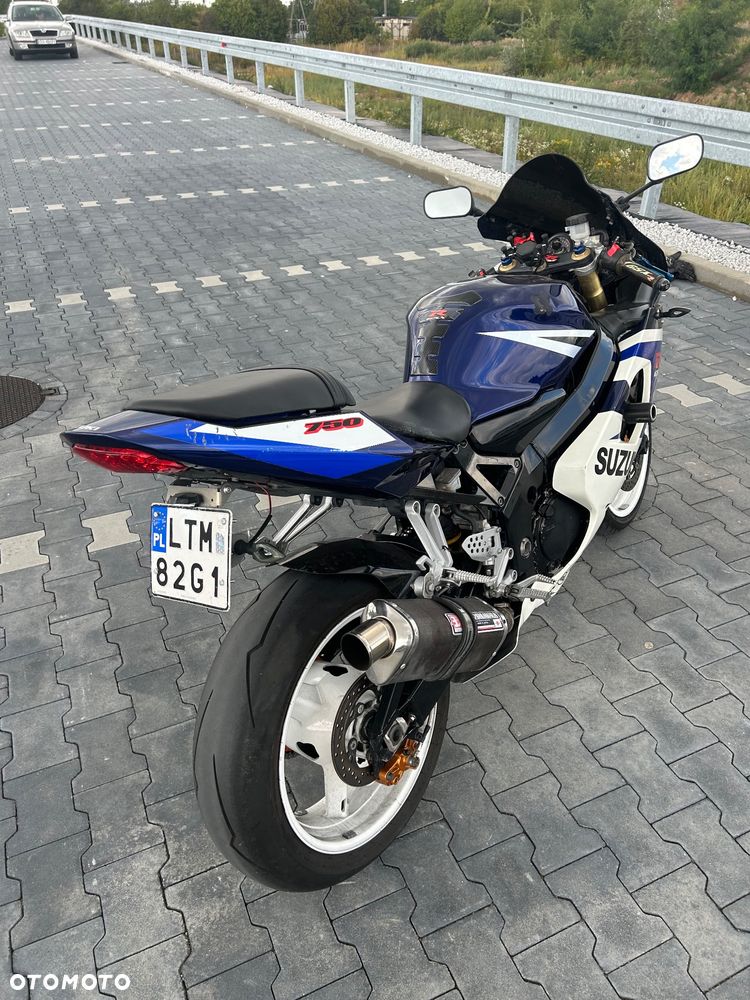 Suzuki GSX-R - 10