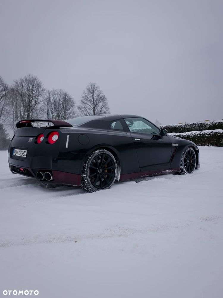 Nissan GT-R - 3