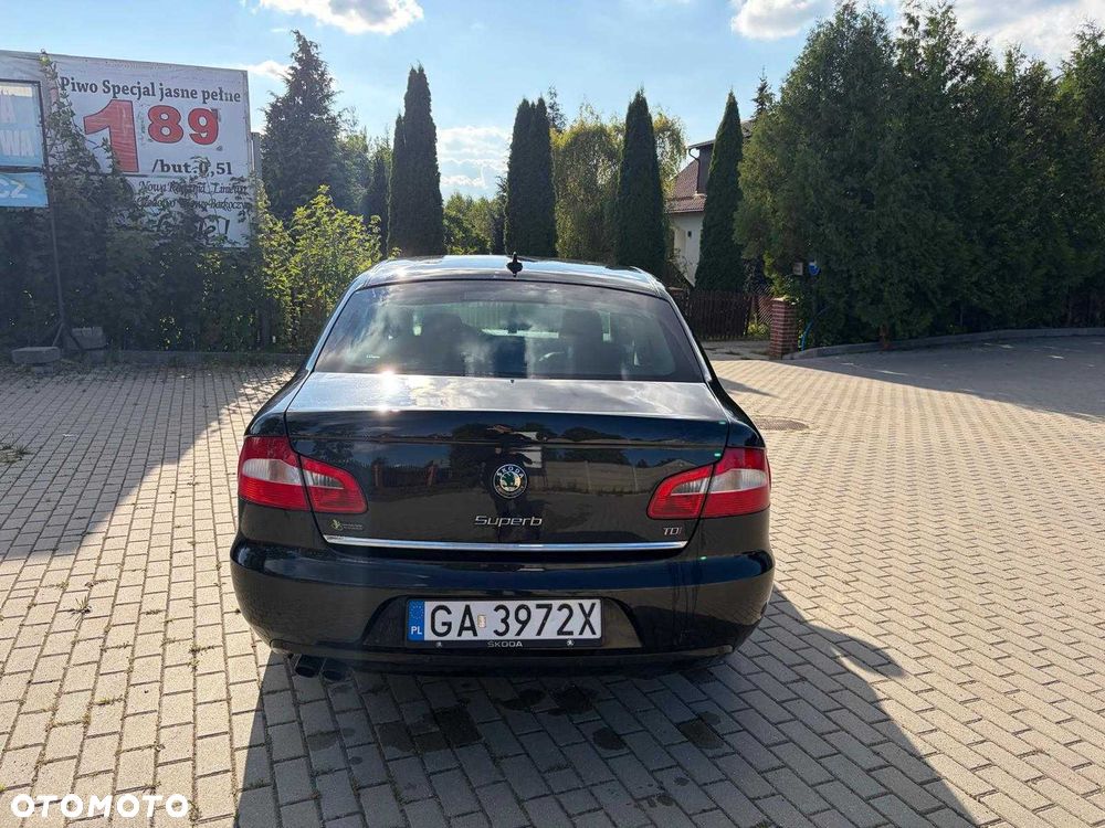 Skoda Superb 2011 photo 3