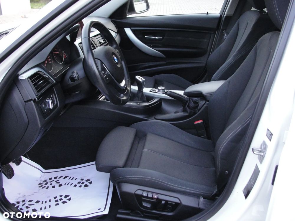 BMW Seria 3 318d Blue Performance Sport Line - 18