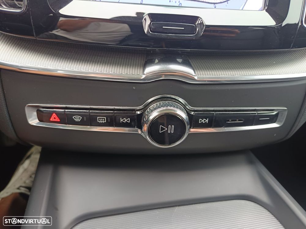 Volvo XC 60 2.0 T6 PHEV Plus Dark AWD - 24