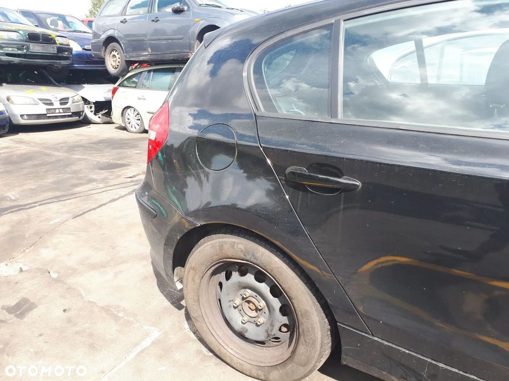 BMW 1 E87 07-11 LIFT KLAPKA WLEWU PALIWA 668/9 SCHWARZ 2 - 6