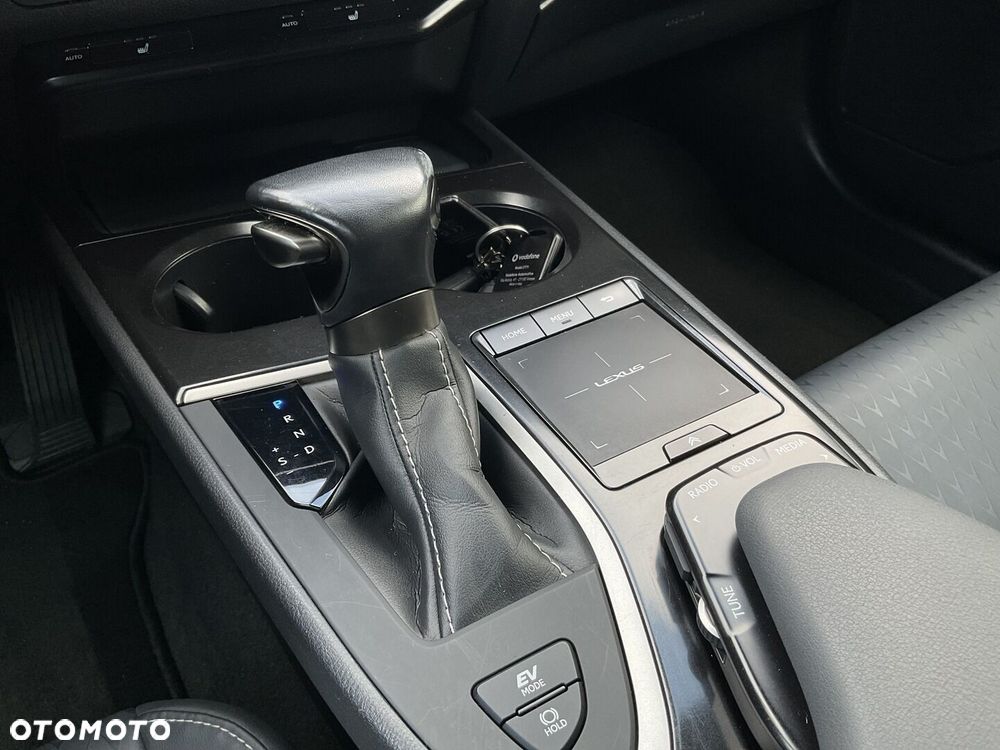 Lexus UX - 24
