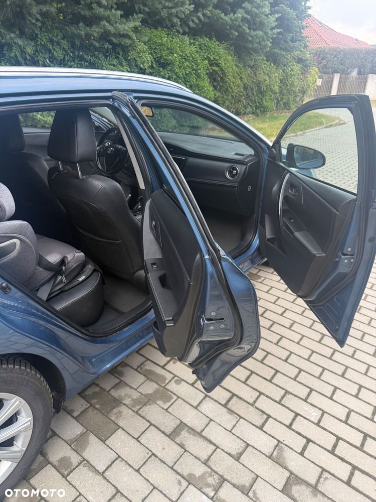 Toyota Auris 1.6 D-4D Prestige - 11