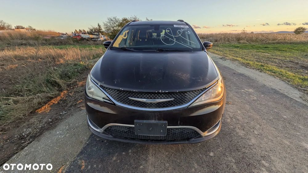 Chrysler Pacifica - 2