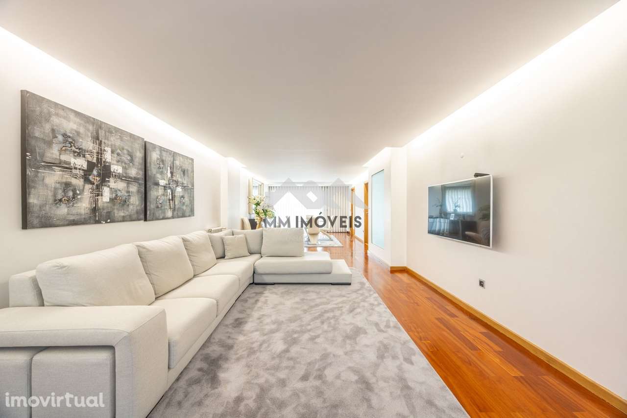 Moradia T3+1 | Rio Tinto | 3 Frentes | Terraço | Garagem Box - Grande imagem: 2/52