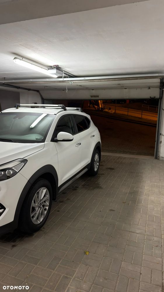 Hyundai Tucson 2.0 CRDI BlueDrive Style 2WD - 16