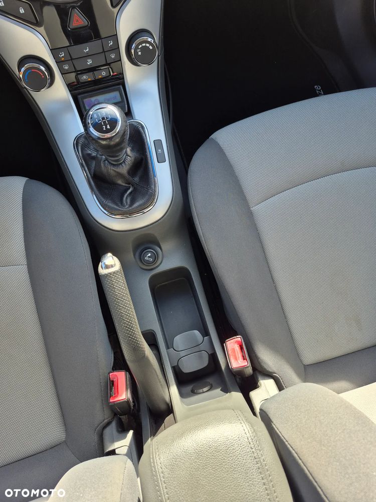 Chevrolet Cruze 1.6 - 18