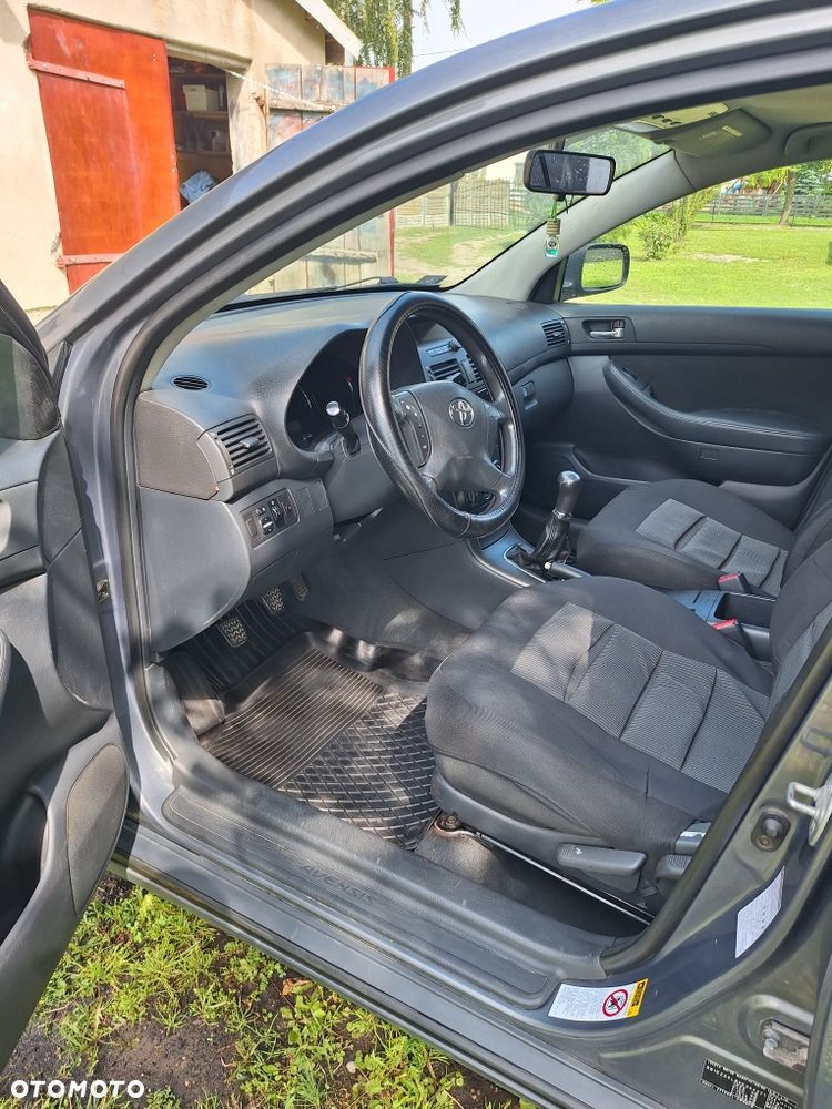 Toyota Avensis - 6