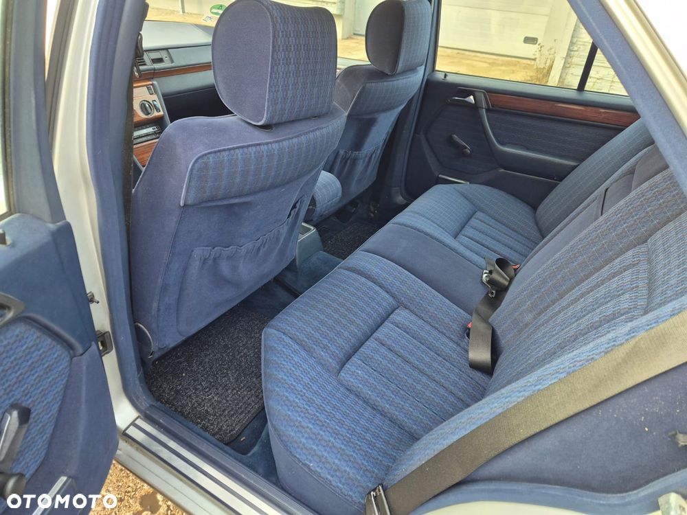 Mercedes-Benz W124 (1984-1993) - 21