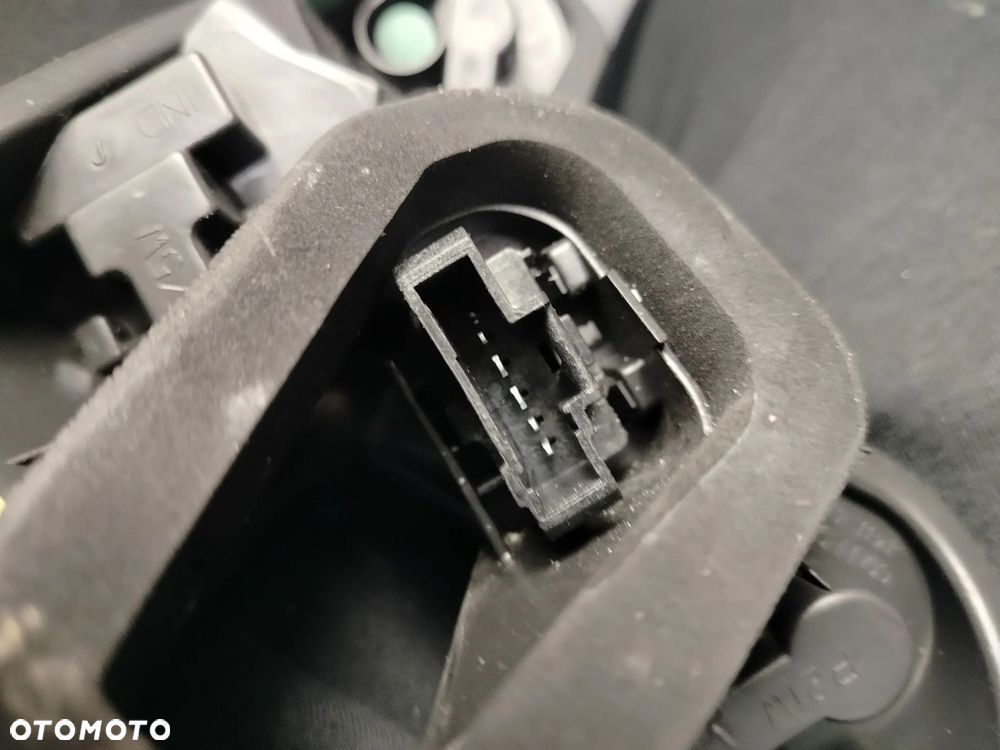 PEUGEOT 308 I T7 HB 07R- WKŁAD GNIAZDO LAMPY LEWY TYŁ - 9