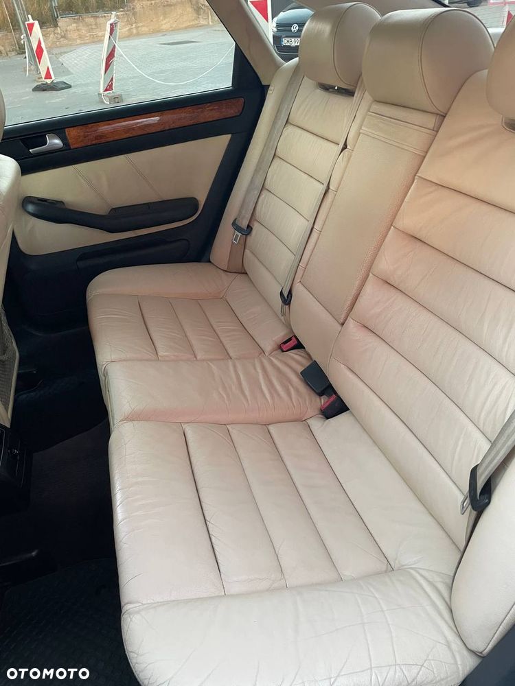 Audi A6 Avant 2.4 - 9