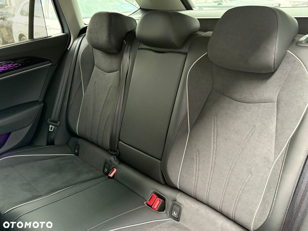 Volkswagen Passat Variant 2.0 TDI EVO Elegance DSG - 16